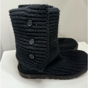 Women’s sweater UGG boots. Size 8. Black. Good used condition.